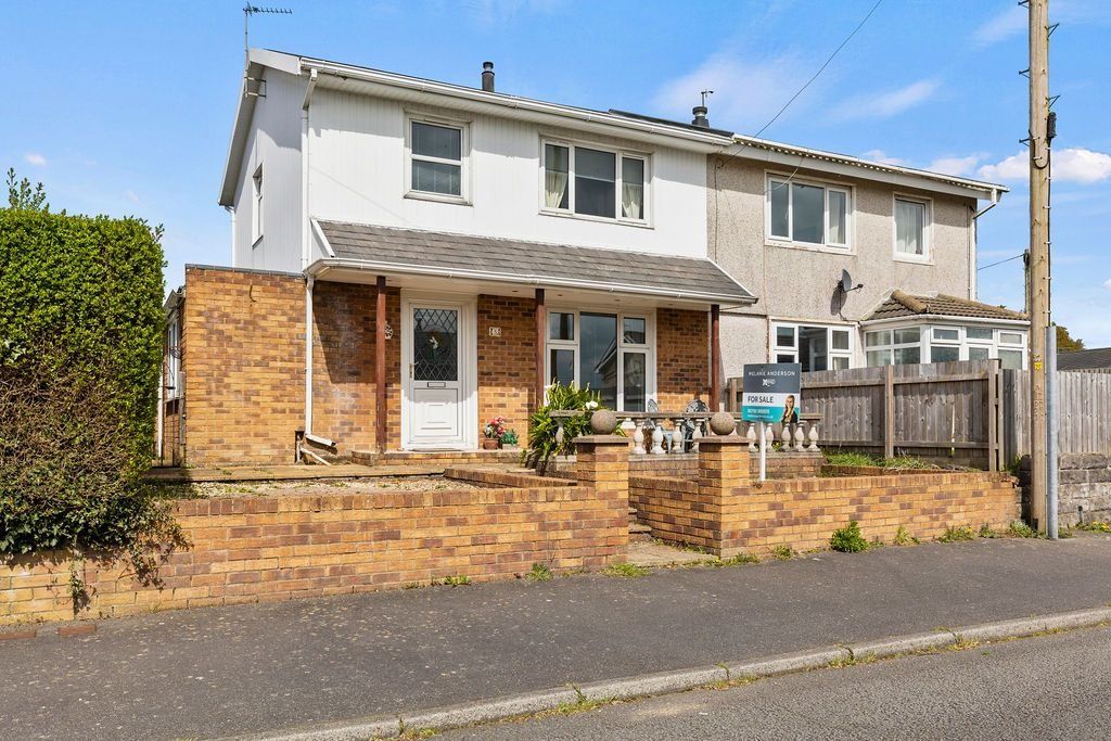 3 bed semidetached house for sale in Sycamore Road, West Cross