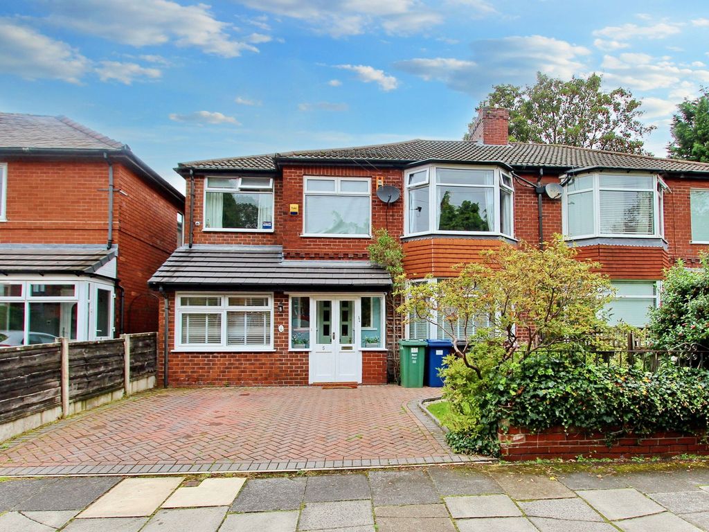 5 bed semidetached house for sale in Avondale Road, Whitefield M45, £