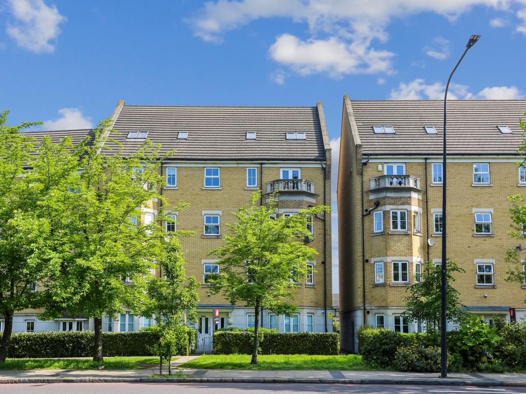 2 bed flat for sale in Peckham Road, London SE15, £400,000 Zoopla