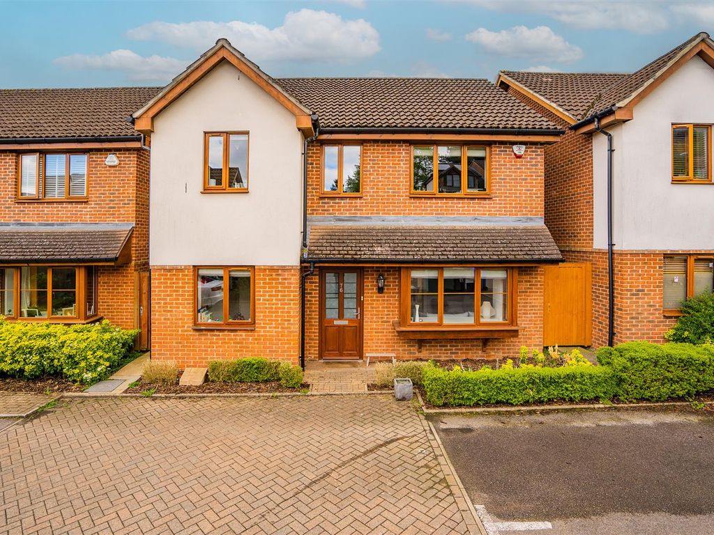 4 bed detached house for sale in John North Close, High HP11