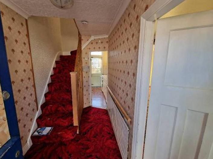 3 bed terraced house to rent in Adderley Road, Harrow HA3, £3,000 pcm