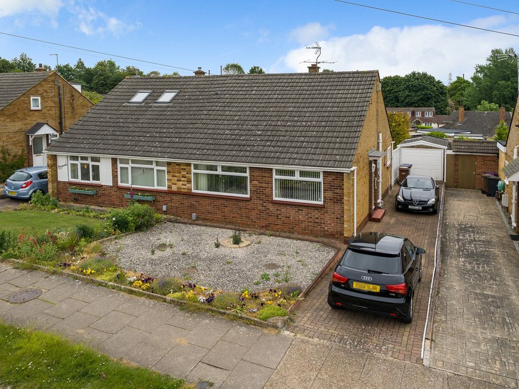 3 bed semidetached bungalow for sale in Ninesprings Way, Hitchin SG4