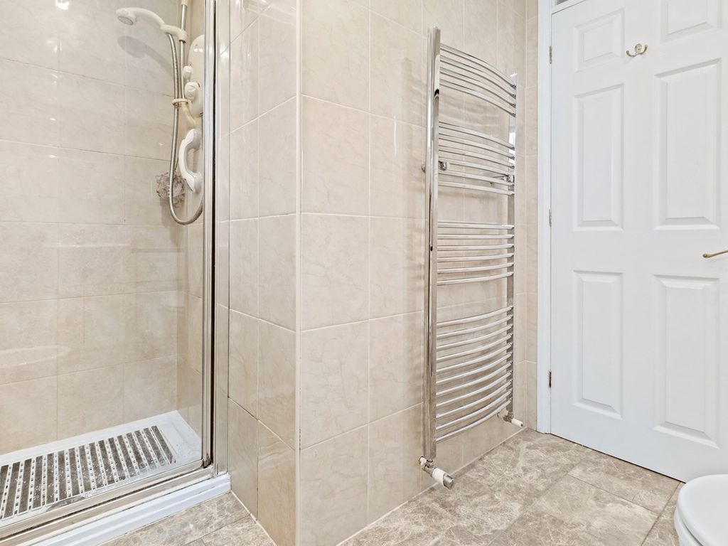 3 bed detached house for sale in Oaklands Way, Hailsham BN27, £375,000