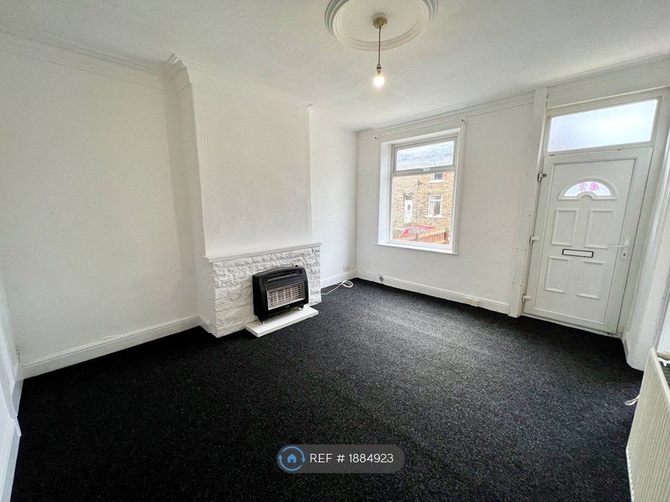 2 bed terraced house to rent in Marion Street, Brighouse HD6, £625 pcm