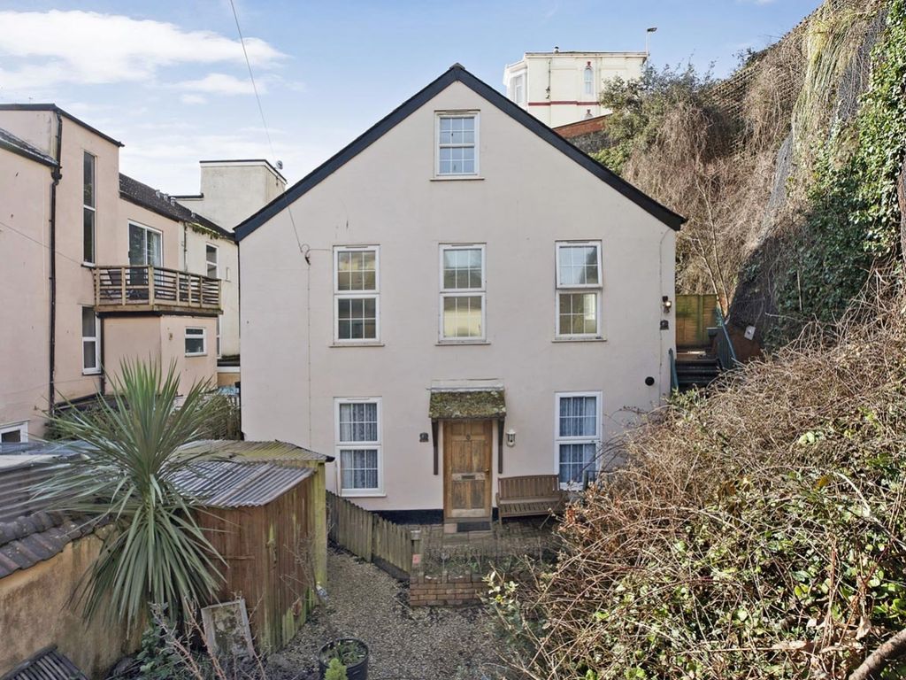 2 bed flat to rent in Marine Parade, Dawlish, Devon EX7, £825 pcm Zoopla