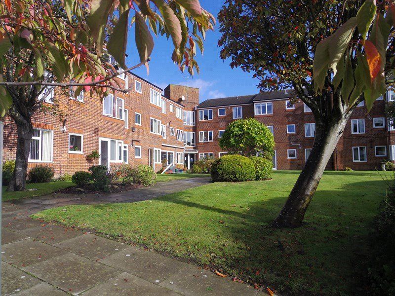 2 bed flat for sale in Mount Pleasant Road, Poole Park, Poole, Dorset