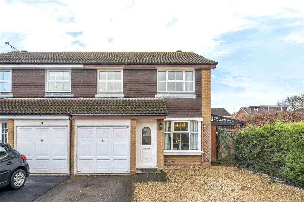 3 bed semidetached house for sale in Chittering Close, Lower Earley