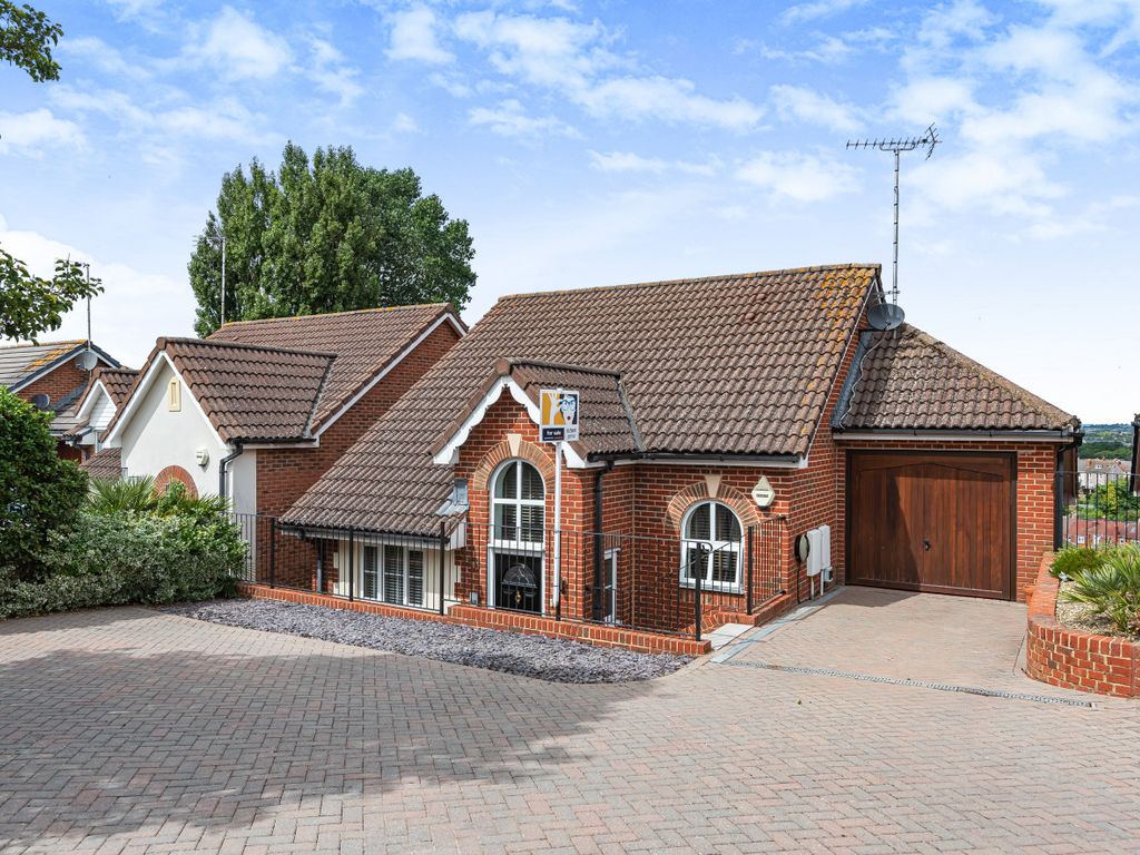 4 bed detached house for sale in Okus Road, Old Town, Swindon SN1 Zoopla