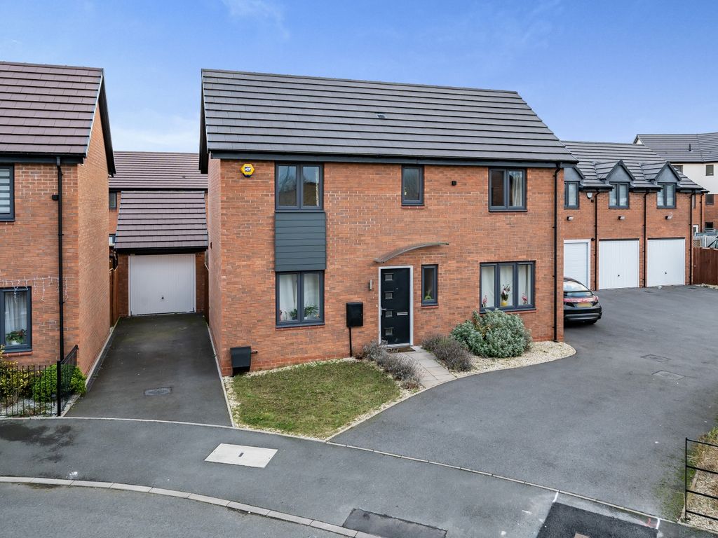 3 bed detached house for sale in Auckland Drive, Birmingham B36, £