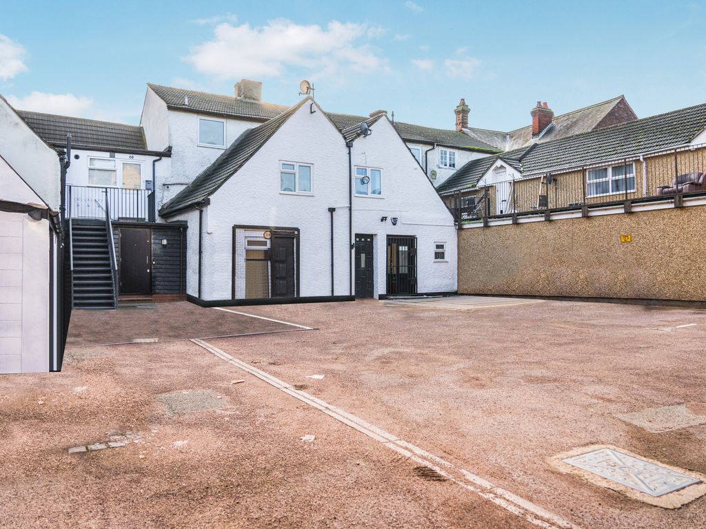 3 bed flat for sale in Church Street, Biggleswade SG18 Zoopla