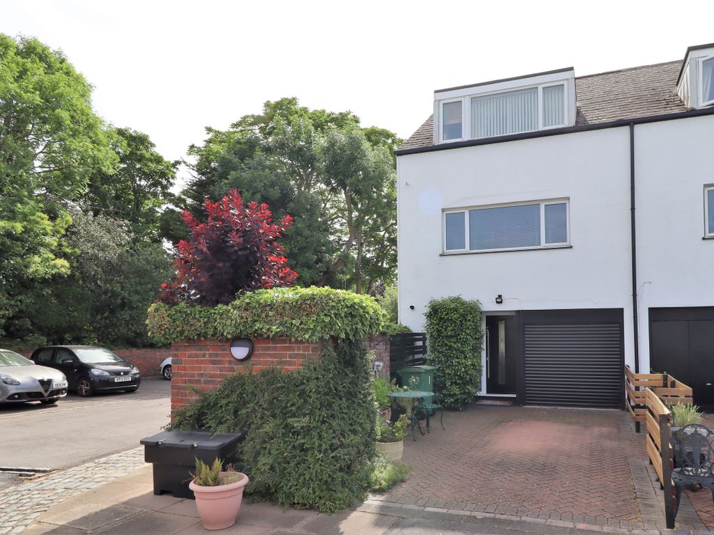 Lakeside, Weybridge, Surrey KT13  