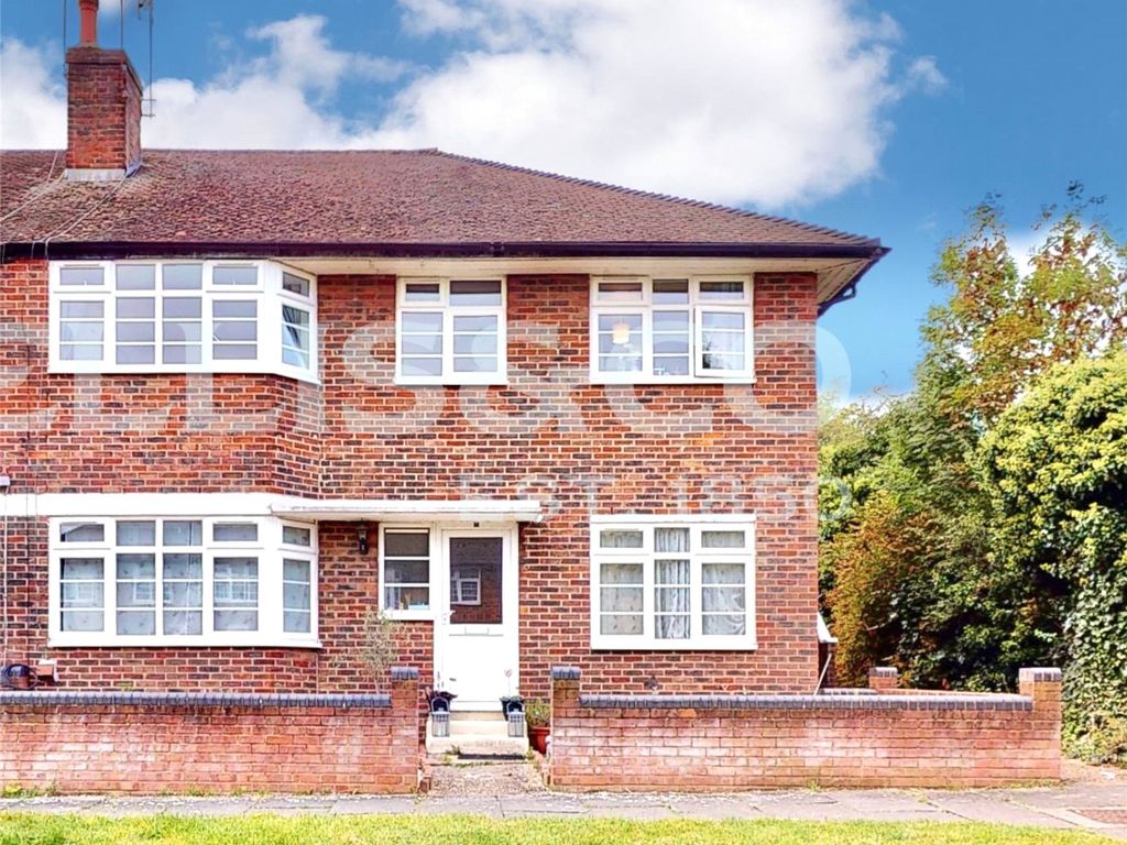 2 bed for sale in Harrowdene Road, Wembley HA0, £399,950