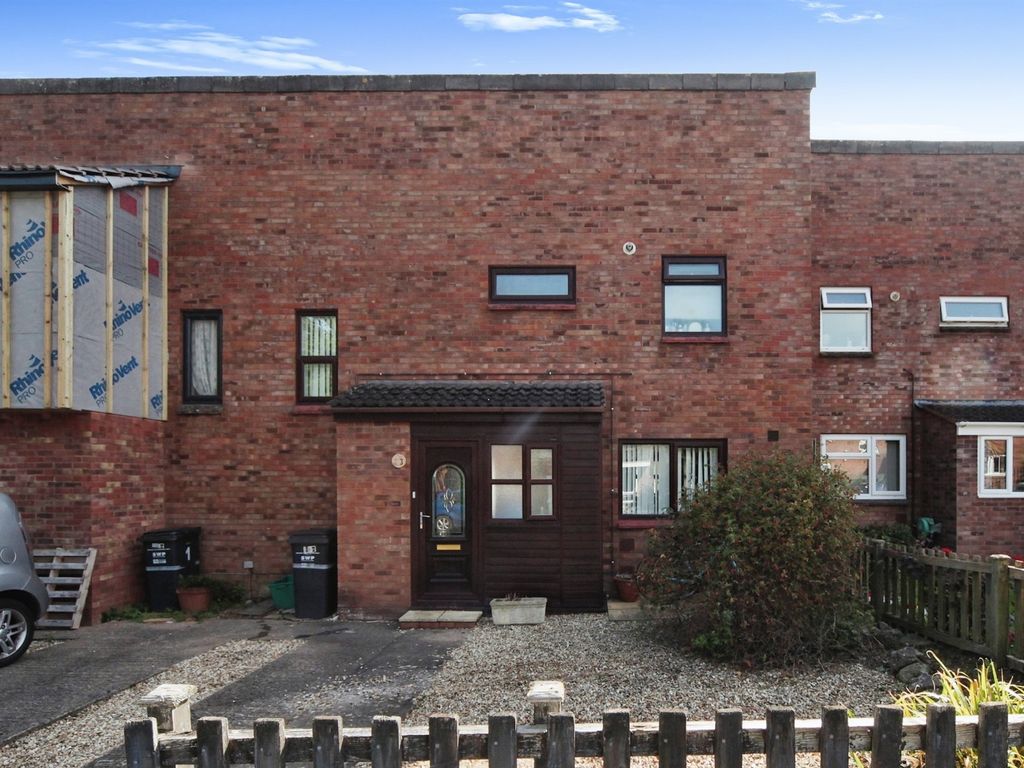 3 bed terraced house for sale in Chaffinch Close, Hull, Taunton