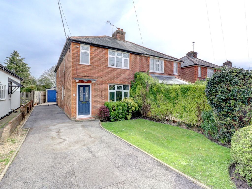 3 bed semidetached house for sale in Orchard Way, Holmer Green, High