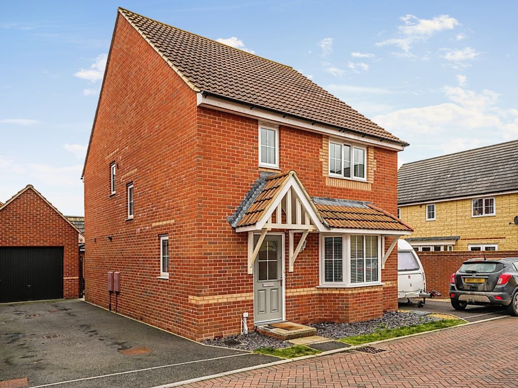 4 bed property to rent in Batsford Crescent, Blunsdon St Andrew