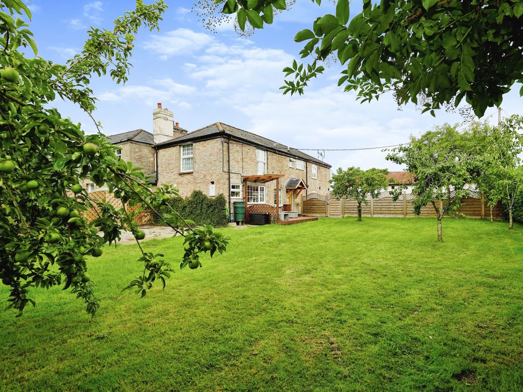 3 bed semidetached house for sale in Hills Road, Saham Hills, Thetford