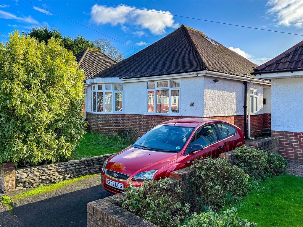 3 bed bungalow for sale in Midanbury Lane, Southampton, Hampshire SO18
