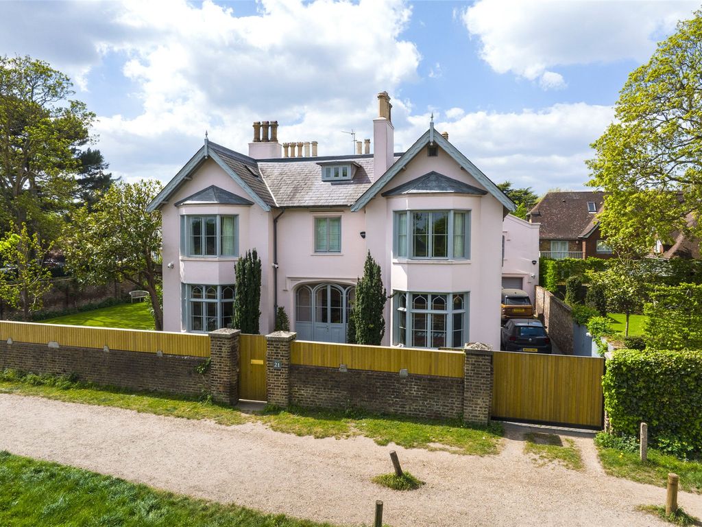 West Side Common, Wimbledon, London SW19