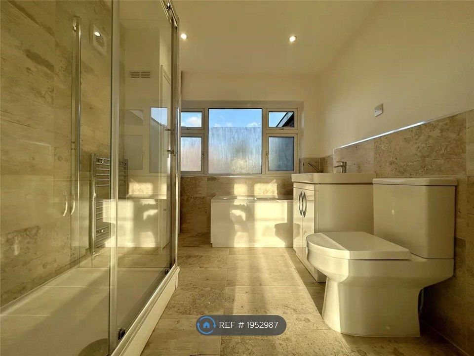 Studio to rent in First Floor Studio, Winnersh, Wokingham RG41, £900