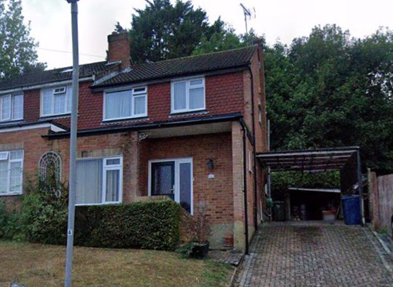 3 bed semidetached house for sale in Adam Close, High HP13, £