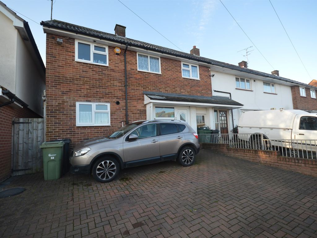 3 bed end terrace house to rent in Milton Avenue, Braintree CM7, £1,500