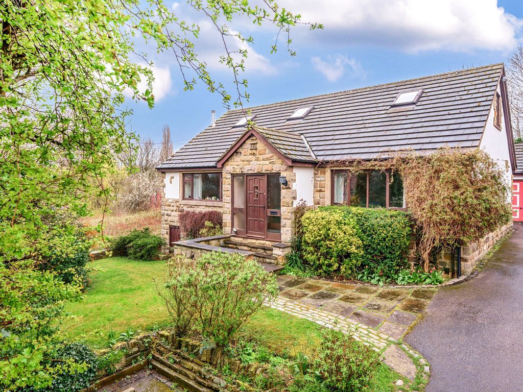 4 bed detached bungalow for sale in Bradford Road, Wakefield, West