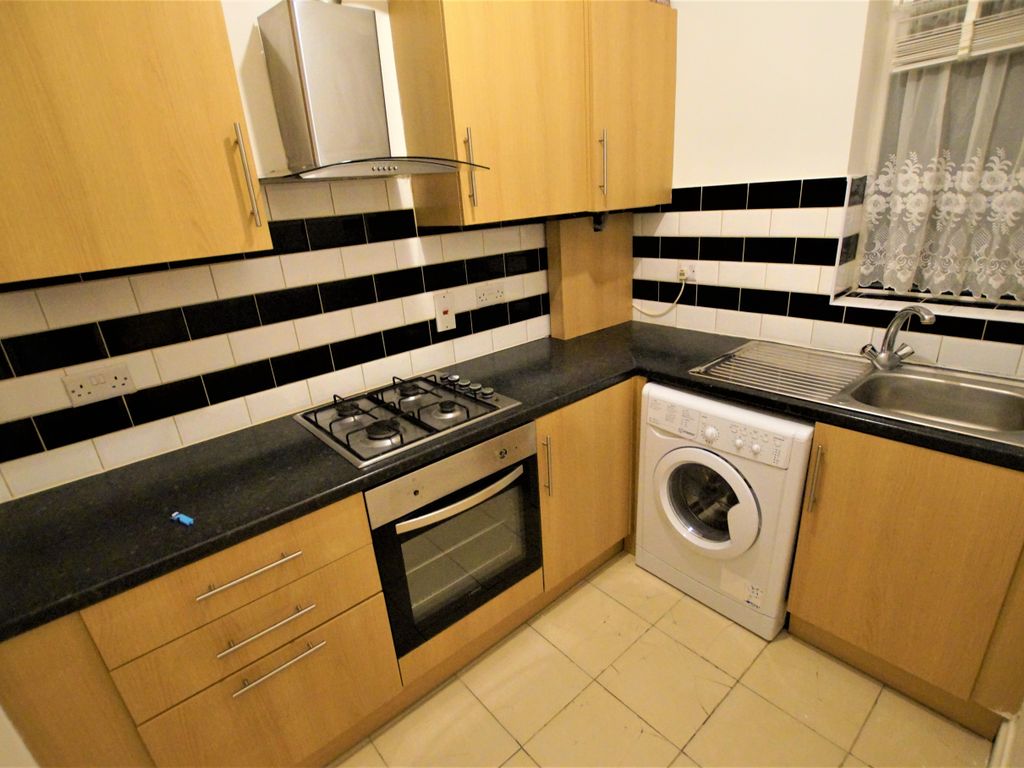 1 bed flat to rent in Green Lanes, Palmers Green N13, £1,100 pcm Zoopla