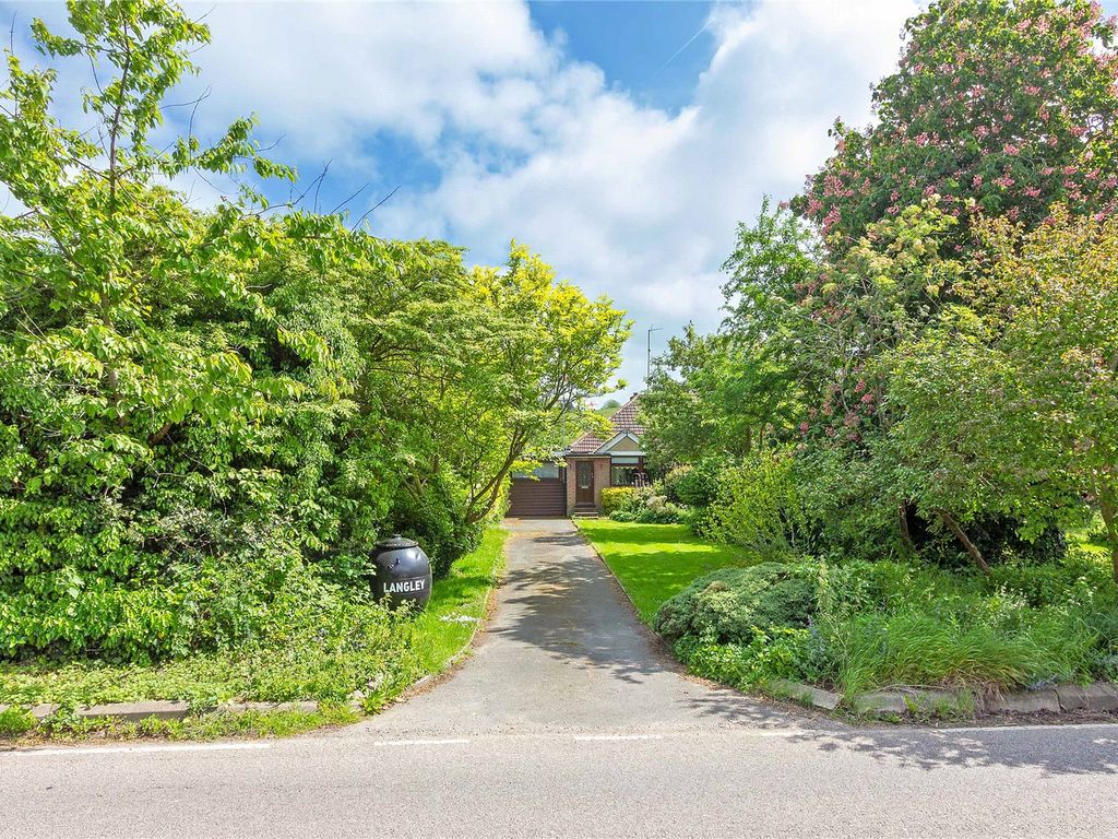 2 bed bungalow for sale in Chestnut Street, Borden, Sittingbourne, Kent ME9 Zoopla