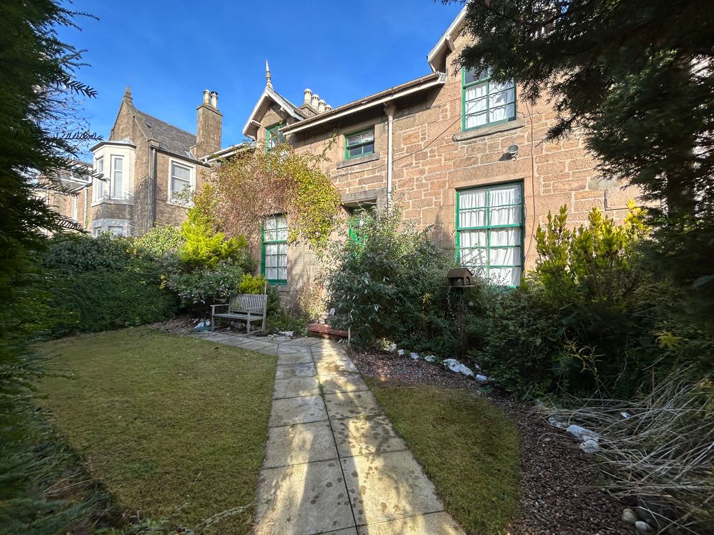 5 bed detached house for sale in Janefield Place, Dundee DD4, £199,950