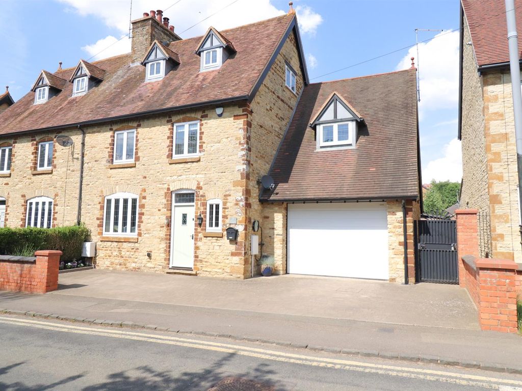 4 bed cottage for sale in Watering Lane, Collingtree, Northampton NN4