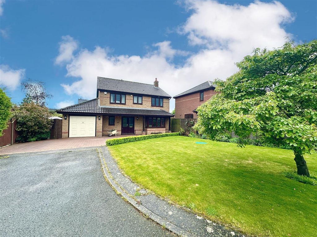 4 bed detached house for sale in Marsh Close, Martham NR29, £375,000