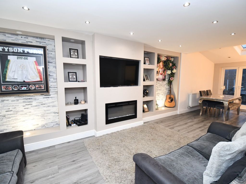 3 bed semidetached house for sale in Light Oaks Road, Salford M6, £