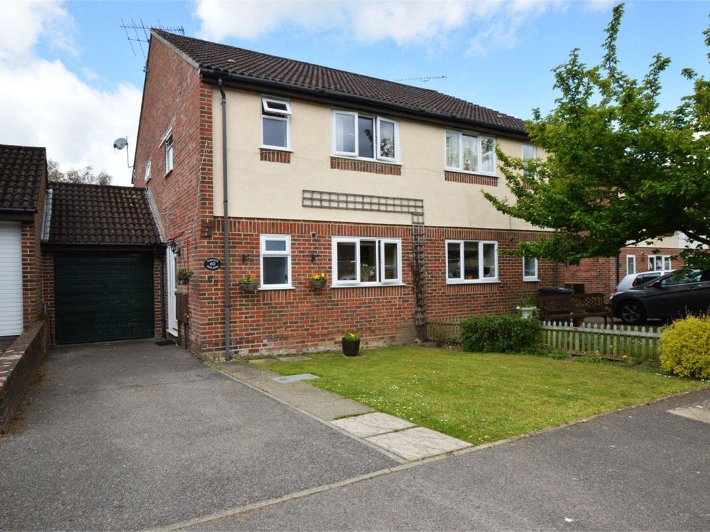 3 bed semidetached house to rent in Sherwood Close, Liss GU33, £1,500 pcm Zoopla