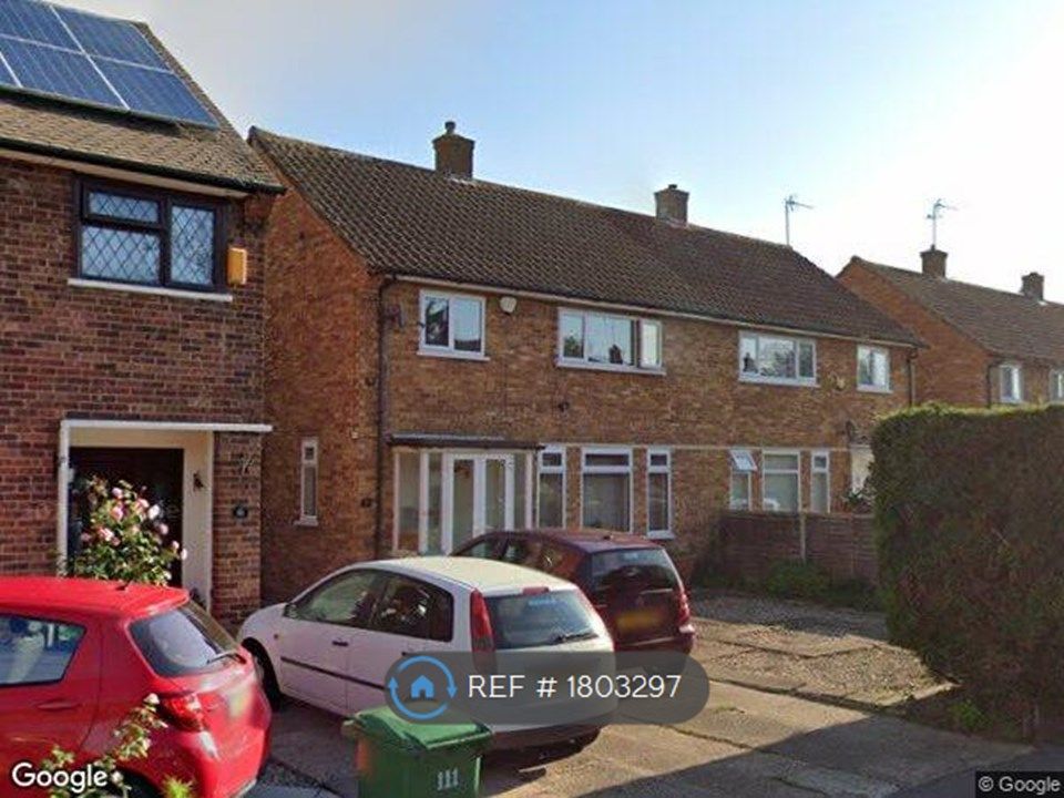 3 bed semidetached house to rent in Harrow Road, Langley SL3, £2,000