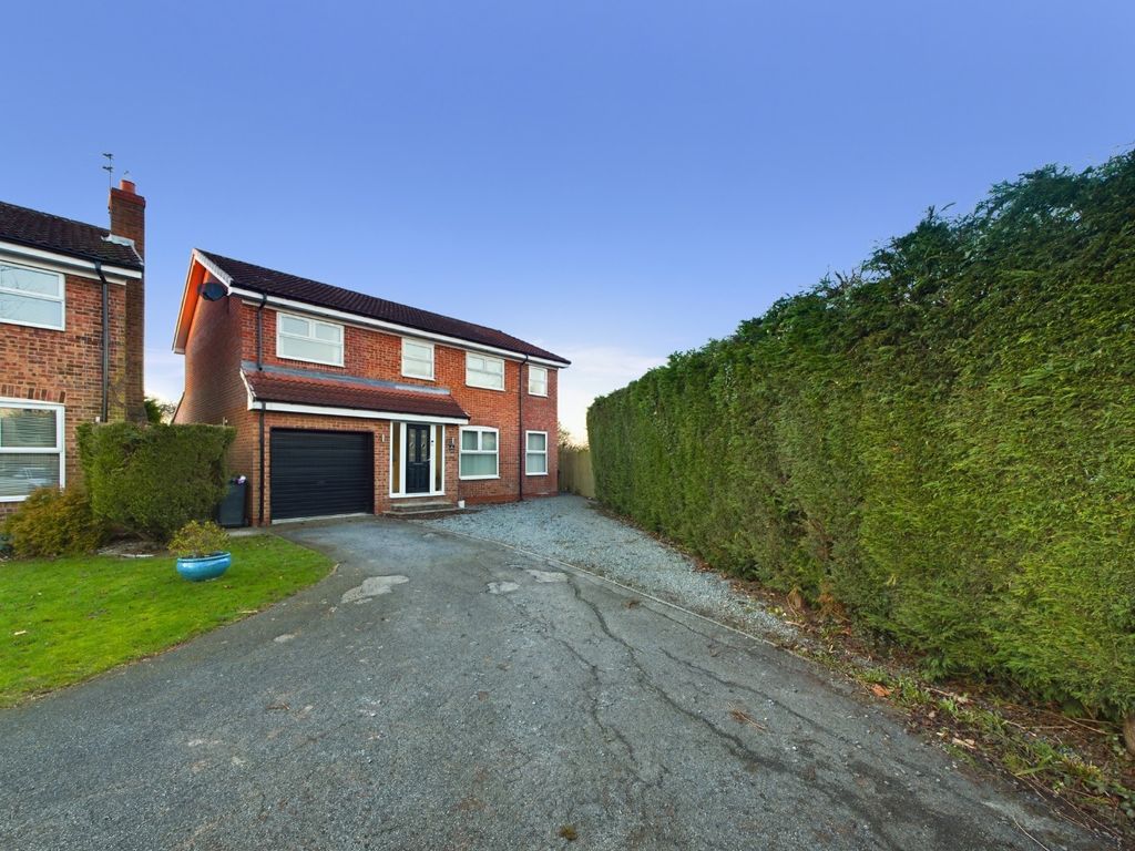 4 bed detached house for sale in Water Lane, Hemingbrough YO8, £400,000
