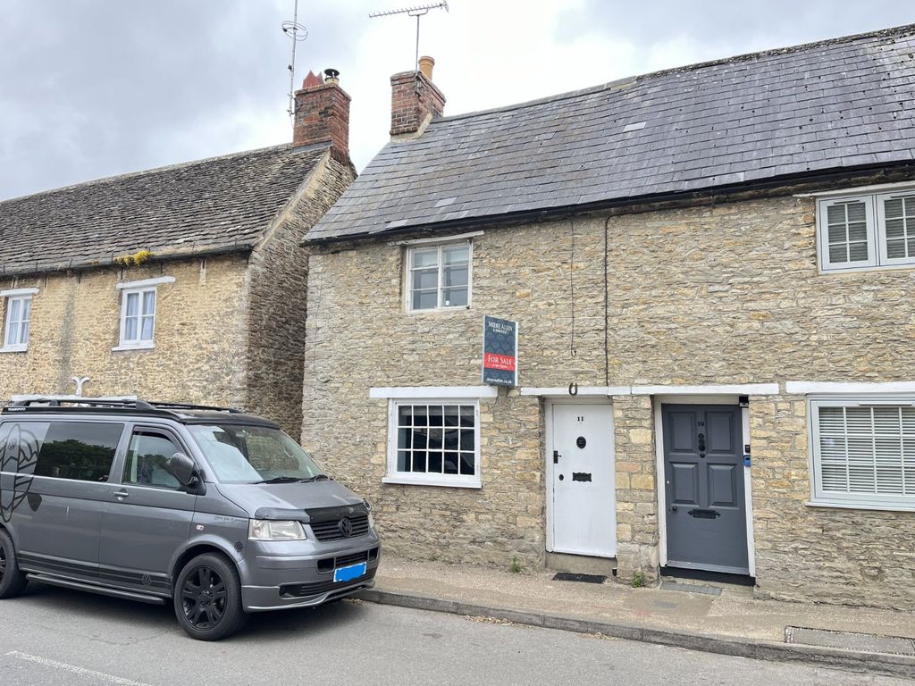 2 bed end terrace house for sale in St. John's Street, Lechlade