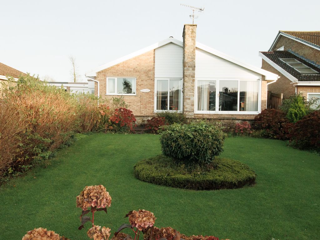 3 bed detached bungalow for sale in Manor Gardens, Hunmanby YO14 Zoopla