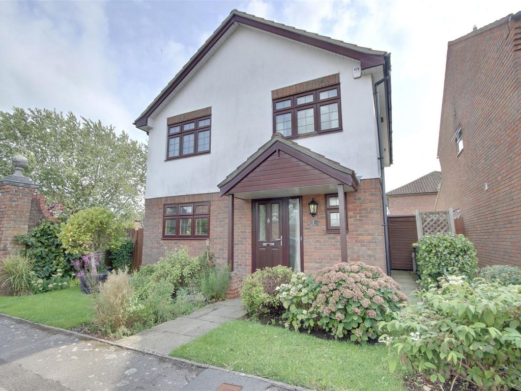 4 bed detached house for sale in The Oakes, Stubbington, Fareham PO14, £500,000 Zoopla