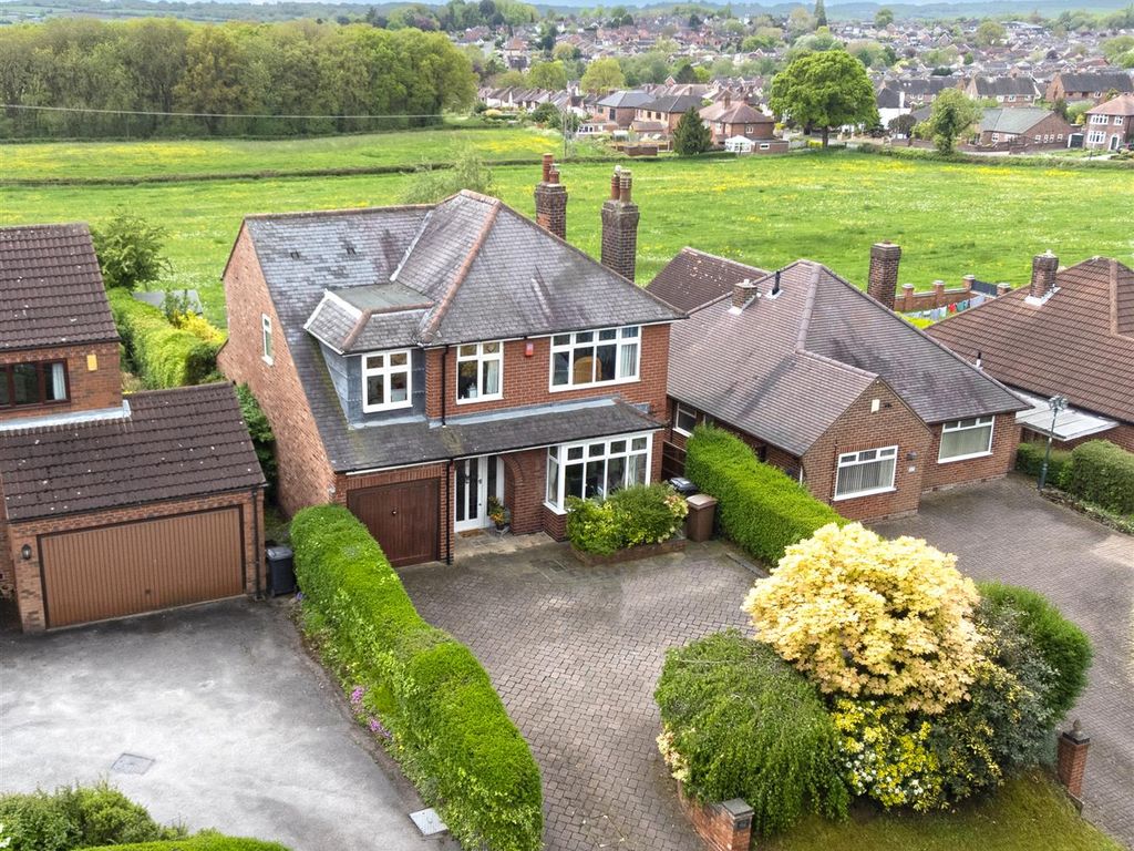 5 bed detached house for sale in High Lane Central, West Hallam