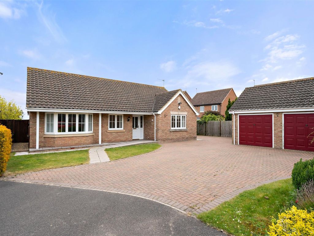 3 bed detached bungalow for sale in Wheatsheaf Close, Sibsey, Boston