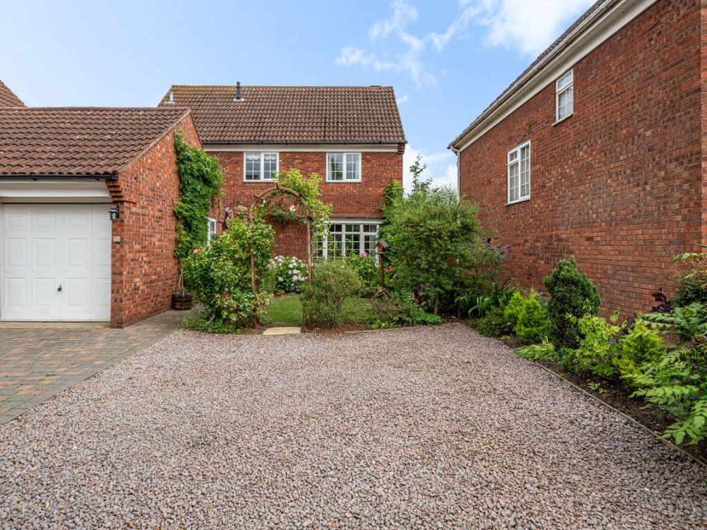 4 bed detached house for sale in Tyne Crescent, Bedford MK41 Zoopla