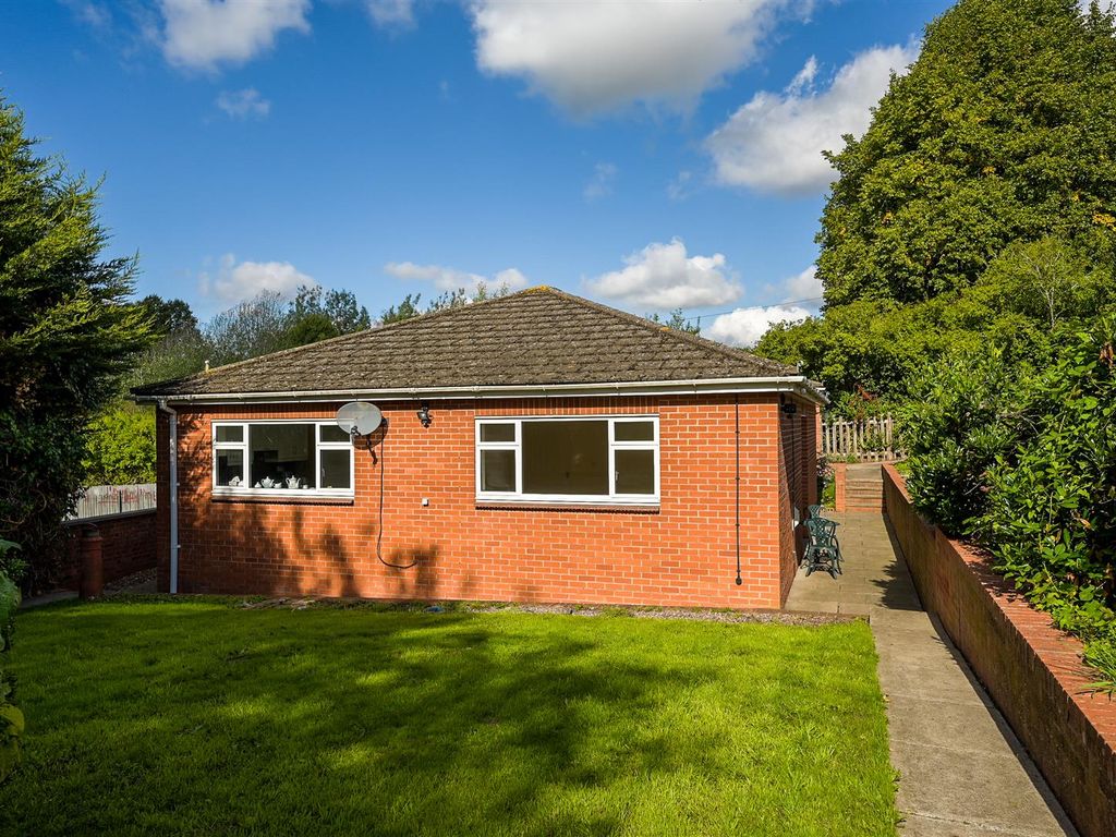 2 bed detached bungalow for sale in Hill Street, Rugby CV21 Zoopla