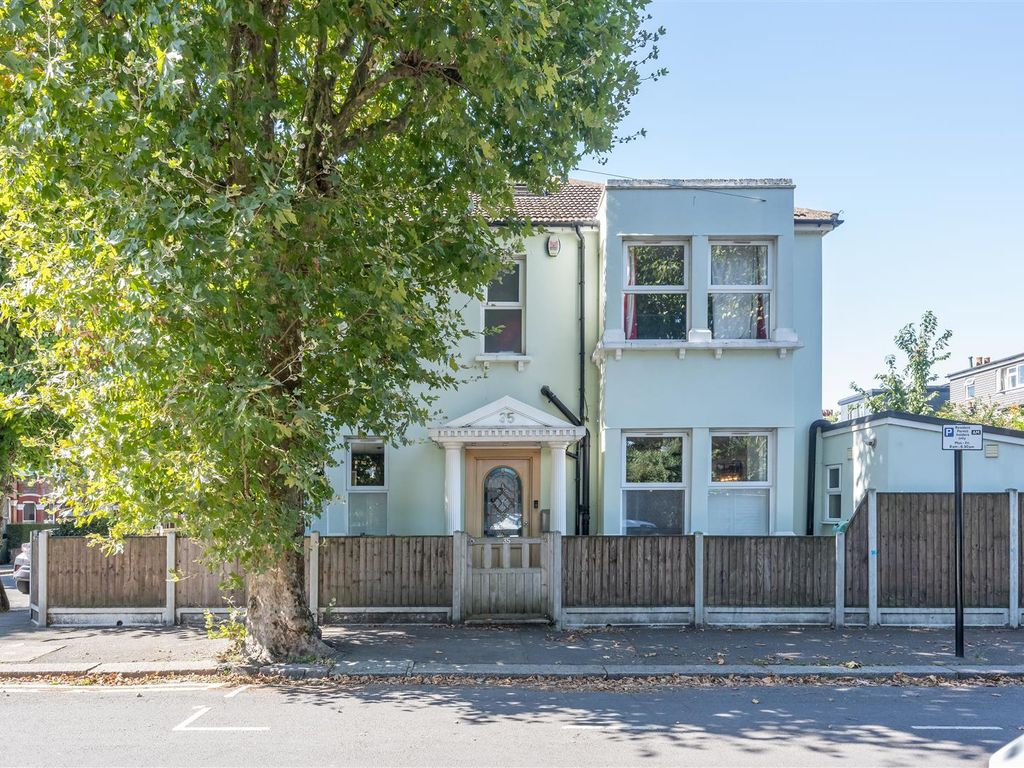 5 bed end terrace house for sale in Leigh Road, London E10, £850,000