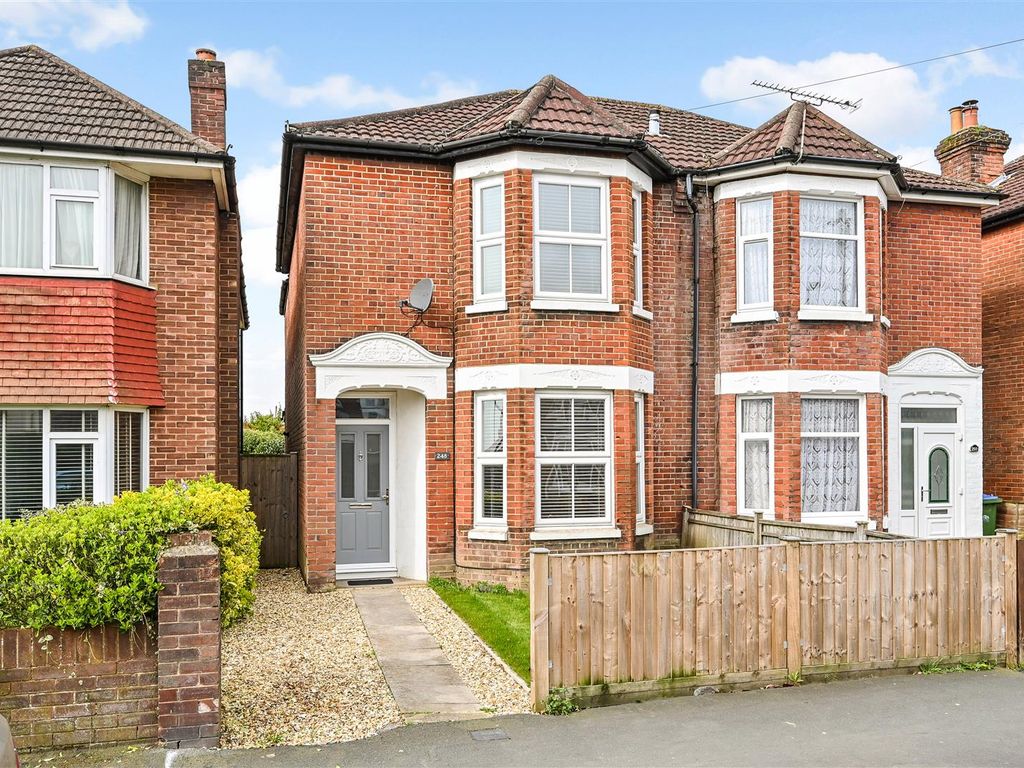 3 bed semidetached house for sale in Foundry Lane, Shirley