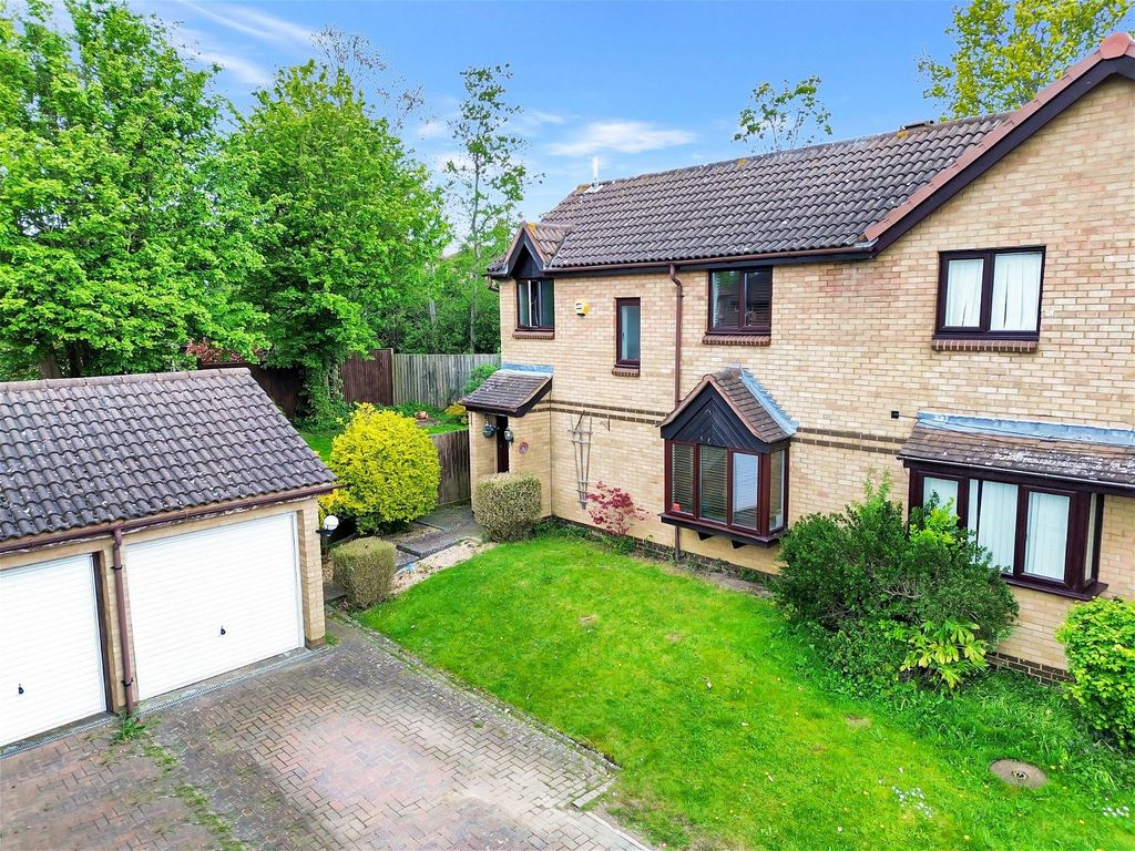 3 bed semidetached house for sale in Westwood Close, Great Holm