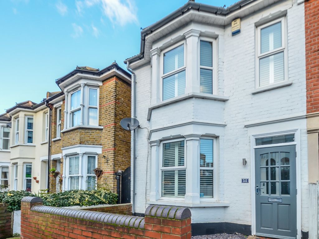 3 bed end terrace house for sale in Rectory Grove, LeighOnSea, Essex