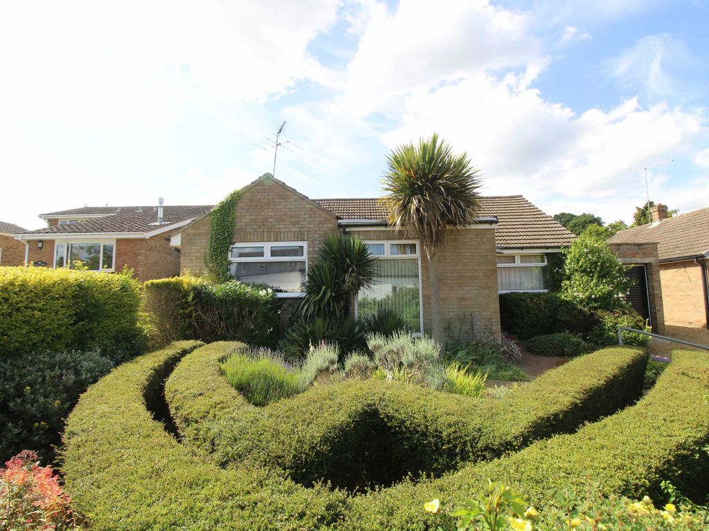 3 bed bungalow for sale in High Street, Ravensthorpe, Northamptonshire