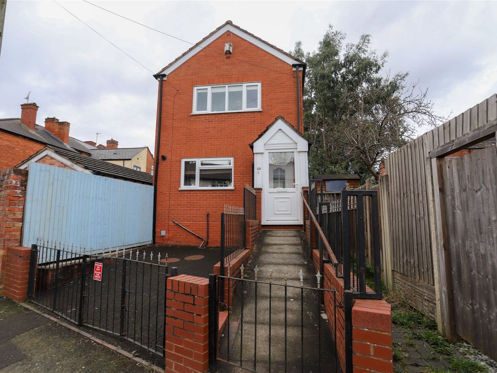 3 bed detached house for sale in Merrivale Road, Smethwick B66, £
