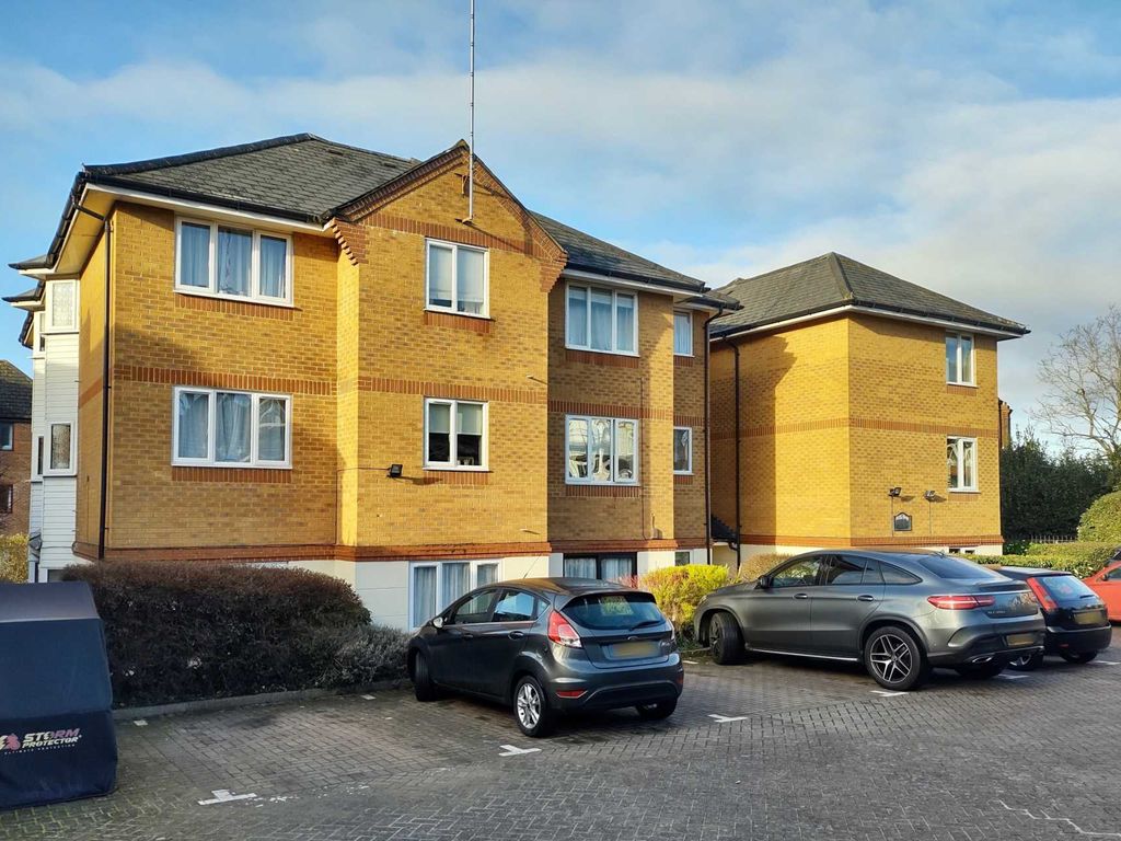 Alexandra Court, Alexandra Road, Hemel Hempstead HP2  