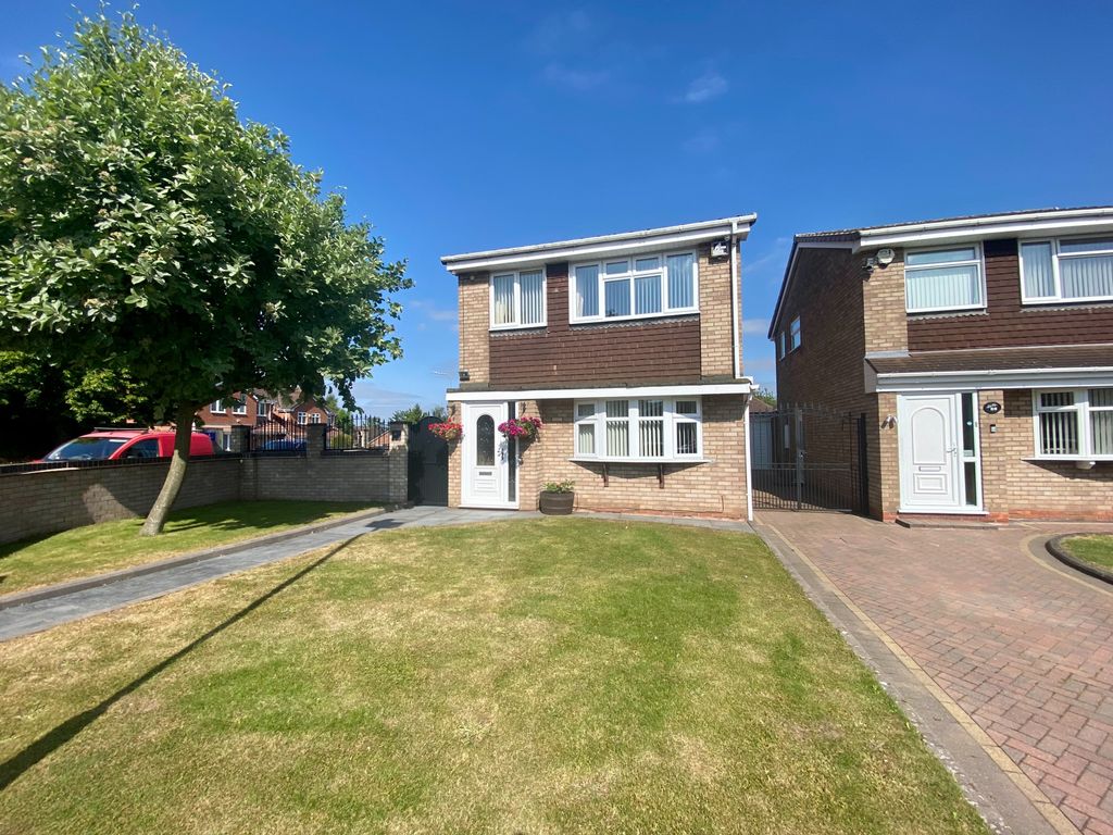 3 bed detached house for sale in Halecroft Avenue, Wednesfield WV11, £